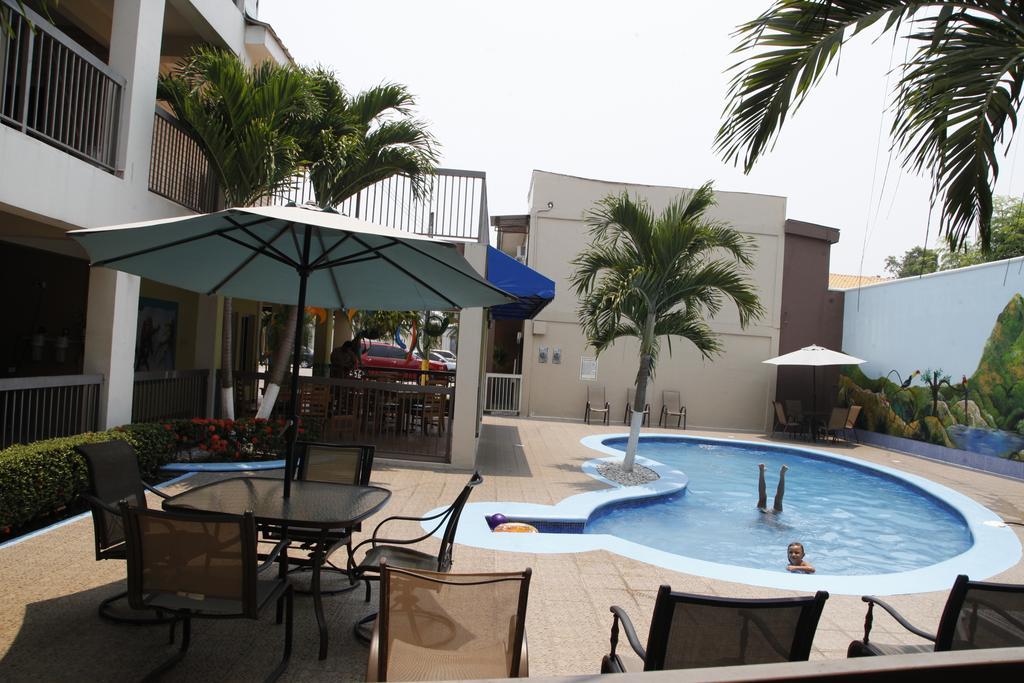 Apart Hotel Pico Bonito La Ceiba Exteriör bild